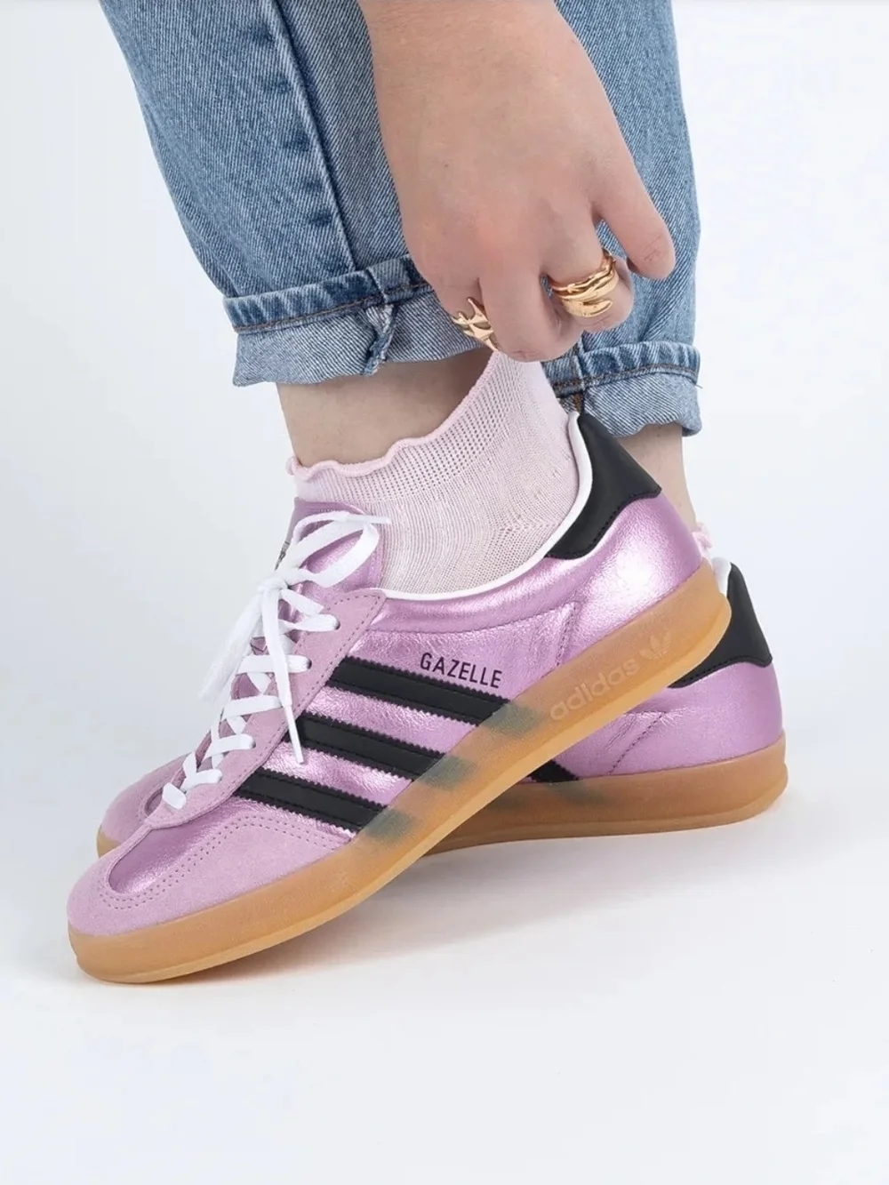 adidas Gazelle Indoor Bliss Lilac with Black Stripes and Gum Sole size 9 New - Picture 1 of 4